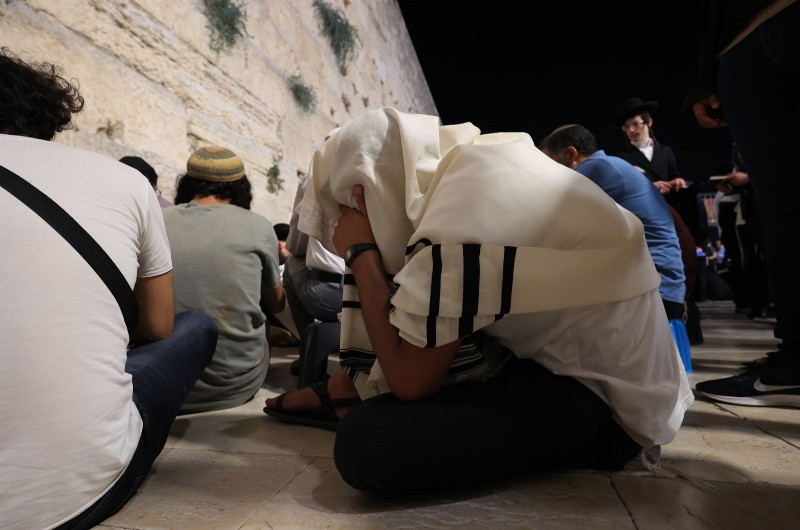 במקום המסמל ביותר את החורבן נערכים לקראת צום ט' באב