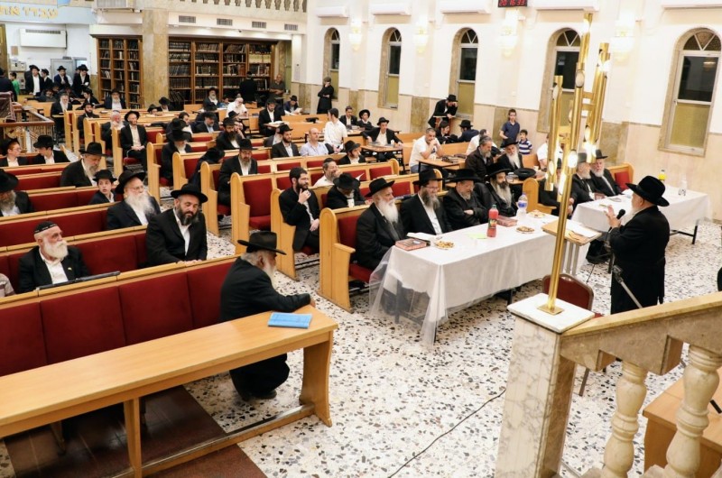 קיימו את הוראת הרבי: סיום מסכת בבית מנחם בכפר חב''ד