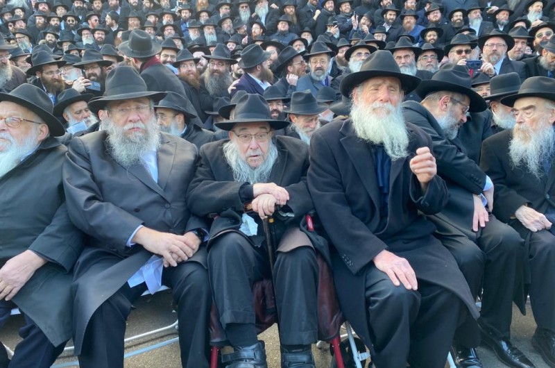 בשורה הראשונה