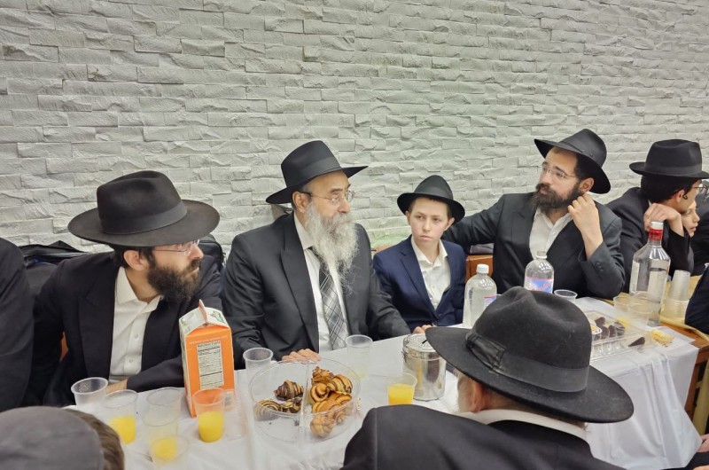 בר מצווה לבנו של הרב לוי יצחק מטוסוב משפיע בישיבת 'אהלי תורה' בקראון הייטס, ונכדו של רב קהילת חב''ד רחובות וסגן מזכיר בית דין רבני חב