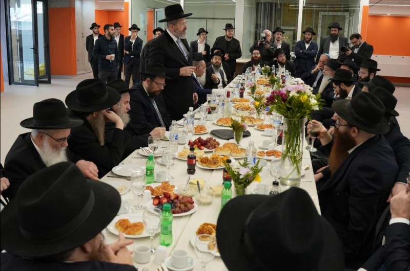 הרב הראשי לישראל בביקור מיוחד במוסדות חב