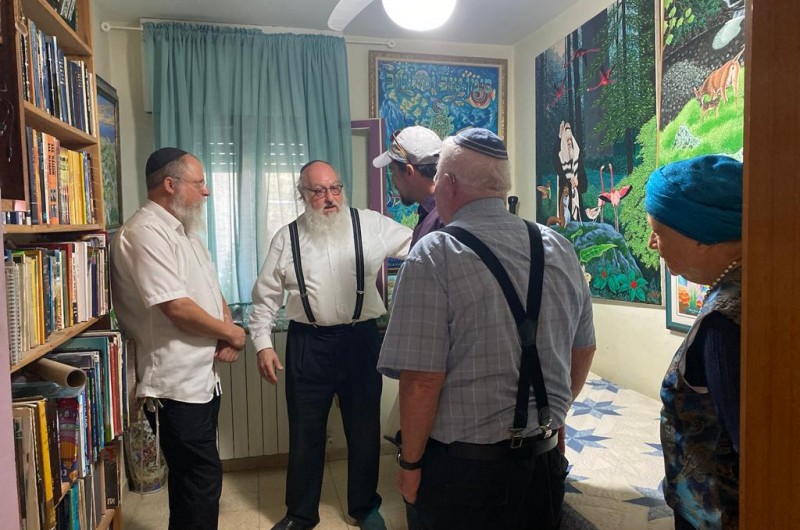 השתוקק מהתערוכה: יונתן פולארד ביקר בביתו של הצייר ר' ברוך נחשון ז