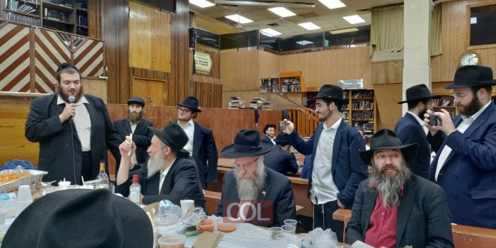 ב'זאל הגדול' ב'בית חיינו' נערכה הגרלה על כתב יד קודש של הרבי, בין אלו שרשמו 120 ילדים לאות בספר התורה של ילדי ישראל. הזוכה: ר' יוני הר צבי מחולון • צפו: 