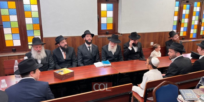 'קבלת פנים' בבית 770 בכפר חב''ד, לקראת חתונת התמים שמואל סגל בנו של שליח הרבי בעפולה הרב שלמה יהודה הלוי סגל, עב''ג חיה מושקא איידלמן מכפר חב''ד בתו של הרב יוסף יצחק איידלמן ע''ה | צילום: שניאור שיף