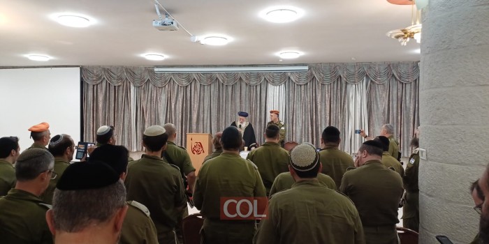 מפקדים וחיילים ממרכז הארץ ששהו במחנה שורה ונחשפו למראות הקשים, ובהם חסידי חב