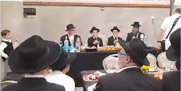 נדיר: התאומים מתי וארי, בניו של המחנך ר' שימי ברוידא מביתר עילית, באמירת מאמר 'איתא במדרש תילים', אמש בחגיגת הבר-מצווה. צפו: