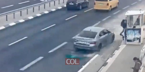 סוכל פיגוע בצומת הגוש: מחבל ניסה לדרוס אזרחים, נמלט עם רכבו ונוטרל בתום מרדף. במהלך חיפוש ברכבו נמצאה סכין - לא היו נפגעים באירוע
