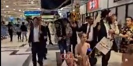 לאחר שניתן אישור חריג: הכנסת ספר תורה לבית חב