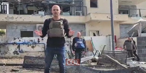 הבוקר בקריית שמונה: 5 אזעקות, 30 שיגורים, פגיעות ישירות בבתים, מפעלים ורכבים. דווח על פצוע אנוש. צפו בעדכון של דורון שנפר - דובר עיריית קריית שמונה