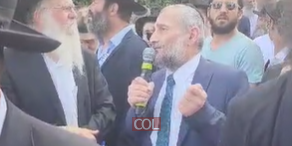 סגן שר החקלאות אבוטבול סופד לסרן ישראל יודקין הי