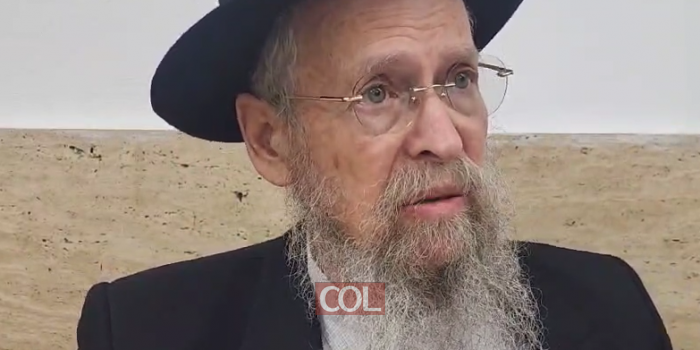 מאשימים את ישראל בפשעי מלחמה? כבר היה לעולמים: ה'משפט הציבורי של היֶבְסֶקְצְיָה והתשובה הקולעת של החסיד לטענות נגד היהדות. בהגשת הרב שמעון זוננפלד, בסיום השיעור של הרב בצלאל מזרחי בנחל'ה. צפו