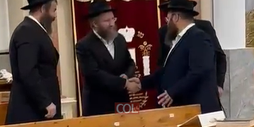 ברכת מזל טוב ספונטנית בבית כנסת חב
