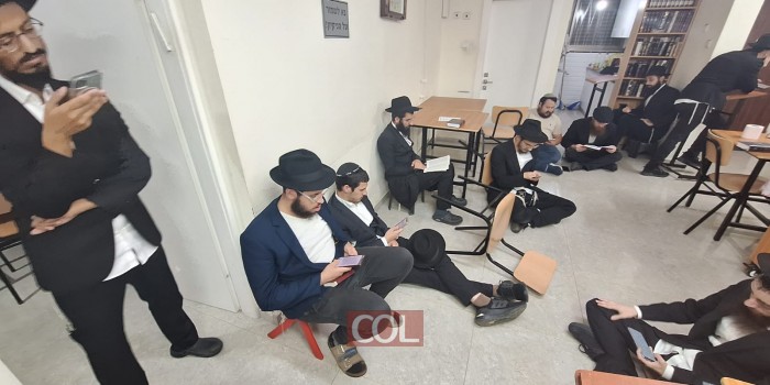אמירת הקינות בליל ט' באב, בקהילה החדשה לאברכים בלוד. צפו: