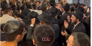 מוצאי שבת בסמינר של בית ליובאוויטש בהרי האלפים, בהנהלת השליח הראשי הרב מ״מ אזימוב. כ-200 סטודנטים וכ-300 משפחות אנ״ש נפרדים בריקוד ספוטני בתום שלושה שבועות של סמינר 