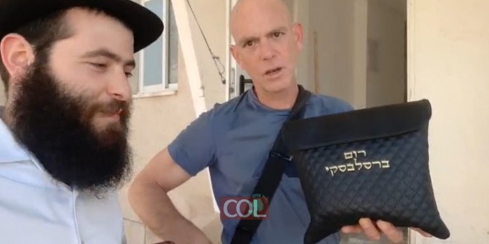 מרגש: סיירת התפילין של 'עזר לחייל' פגשו בשישי האחרון לוחם מג