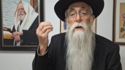 הפרקליט ניצל ממוות! סיפור מרתק לפרשת בחוקותי, ו-58 שנה למבצע תפילין. מאת הרב יוסף הרטמן. צפו: הפרקליט ניצל ממוות! סיפור מרתק לפרשת בחוקותי, ו-58 שנה למבצע תפילין. מאת הרב יוסף הרטמן. צפו: