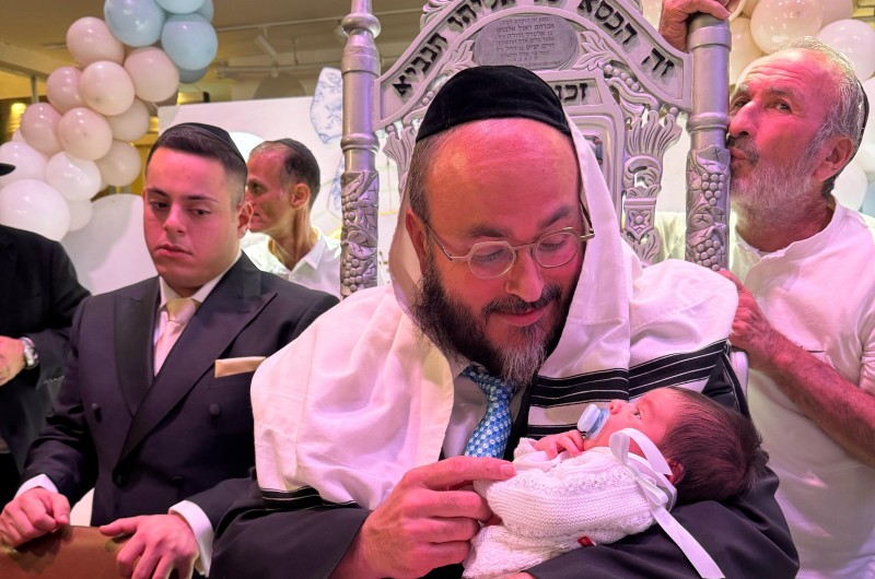 השדרן החב