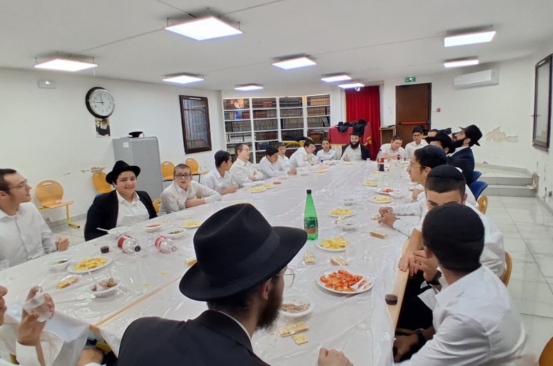 התוועדות חסידית לכבוד חג הגאולה של הרבי הריי