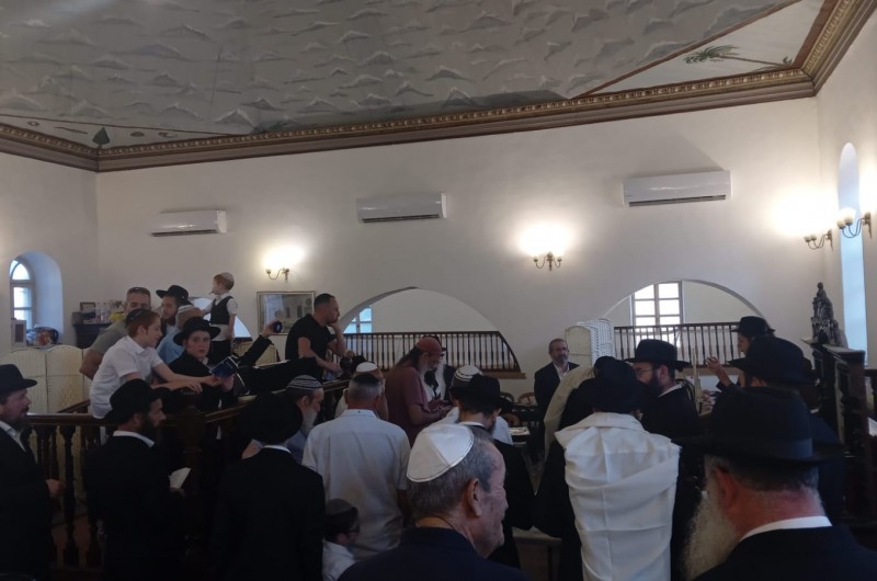 נתרפאה המשפחה: בברית המילה לבנו של הרב שמחי גינזבורג משלוחי הרבי בראש פינה, נקרא הרך הנימול דוב, ע