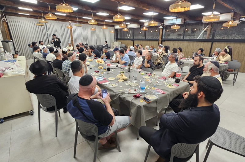 השליח הרב יצחק קלפן התוועד עם מקורבי בית חב