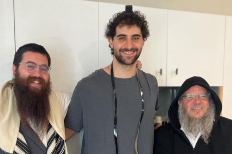 בדרכו למכללה: שחקן הכדורסל הישראלי ביקר בבית חב