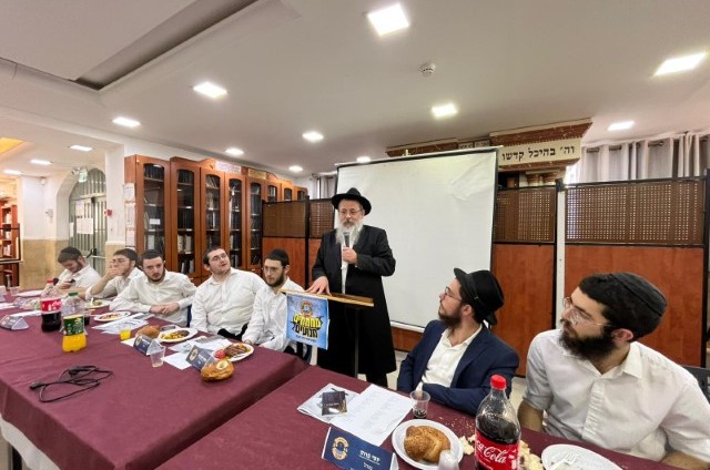הקיץ כבר כאן: צוות 'גן ישראל' אלעד התכנס לישיבת היערכות
