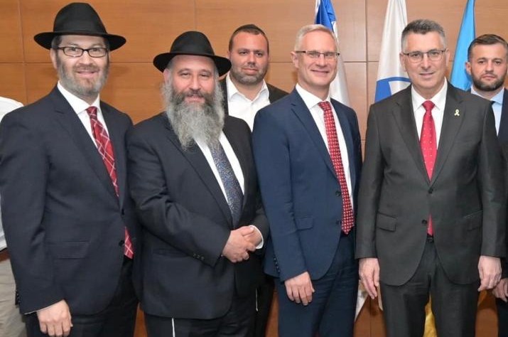 בביקור המדיני: שר החוץ נפגש עם שלוחי חב