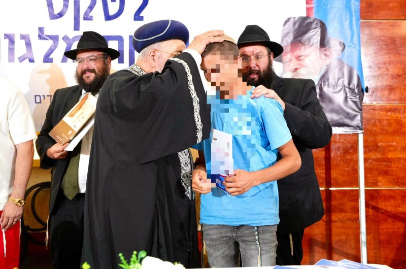 במעמד הצדעה מרגש: יתומי מלחמה קיבלו מלגת לימודים
