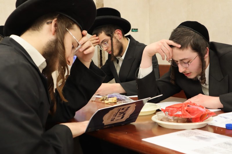 מבחן למאות בני ישיבות בתורת הרבי ע