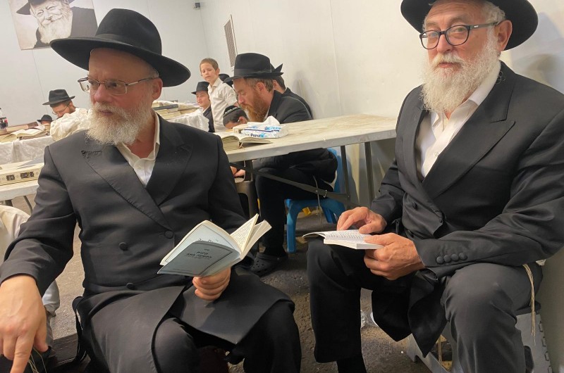 אֵיכָה יָשְׁבָה בָדָד: אמירת הקינות בבתי הכנסת בכפר חב