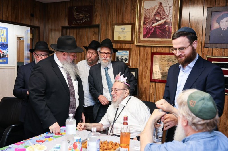 80 שנות מנהיגות: צוות NCFJE כיבד את הרב שלום דובער הֶכְּט