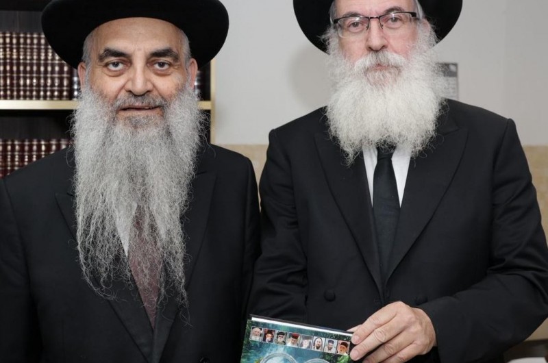 הגאון רבי פנחס זביחי, ראש מוסדות עטרת פז ותלמיד מרן הרב עובדיה יוסף, ביקר באילת ונפגש עם רב שכונת השחמון, הרב שמעון אייזנבך. במהלך הביקור שיבח את הפעילות הרוחנית בעיר.