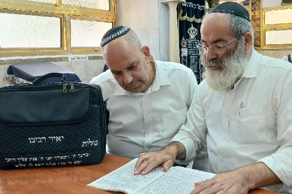 חג הגאולה יג' תמוז, לאחר התפילה נצפה ראש העיר לוד עו