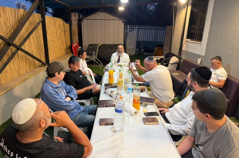 מהתניא: האם היהדות מפרגנת לך ליהנות מהחיים הטובים?!