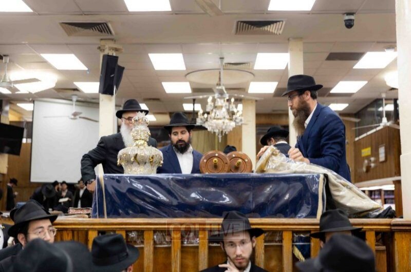 תפילת מנחה של צום שבעה עשר בתמוז בחצרות קודשנו