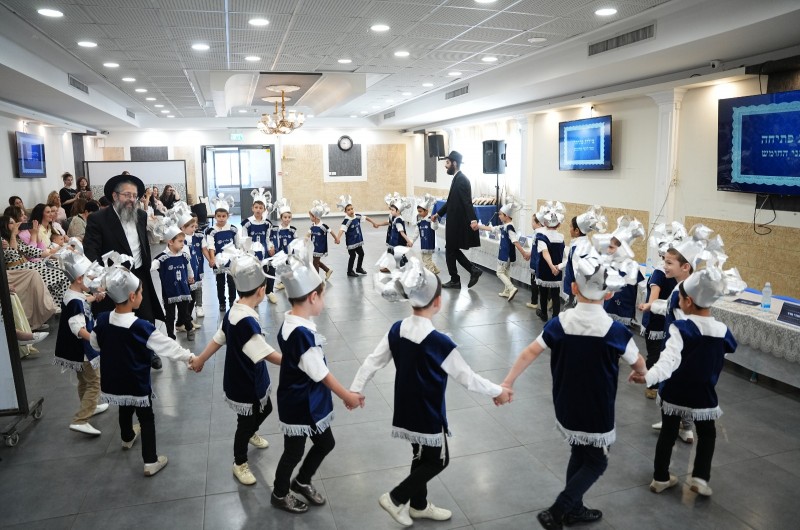 מסיבת חומש מרגשת ומושקעת ב'מכינת' התלמוד תורה בכפר חב