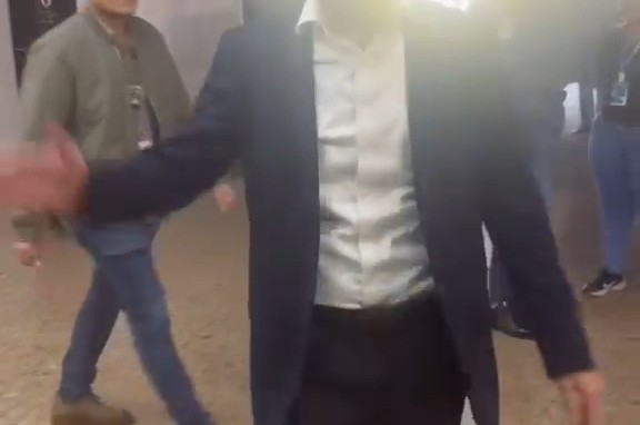 ברוכים הבאים: דודי קפלר נוחת בבמדג'ין קולומביה ונפגש לראשונה עם הרב לוי ונונו, שליח הרבי בעיר