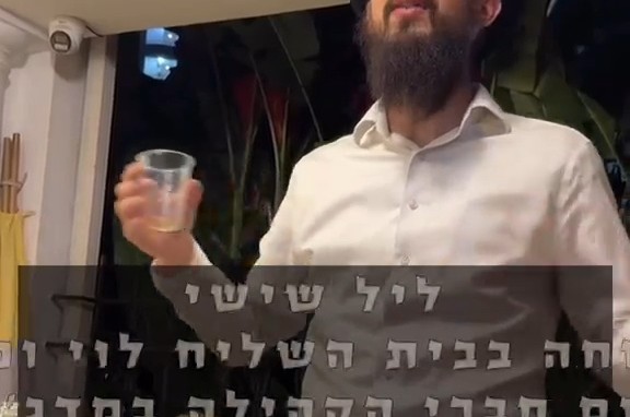 שלוחים סטורי: ״ליל שישי״ עם חברי הקהילה בבית השלוחים משפחת ונונו , מדג׳ן קולומביה