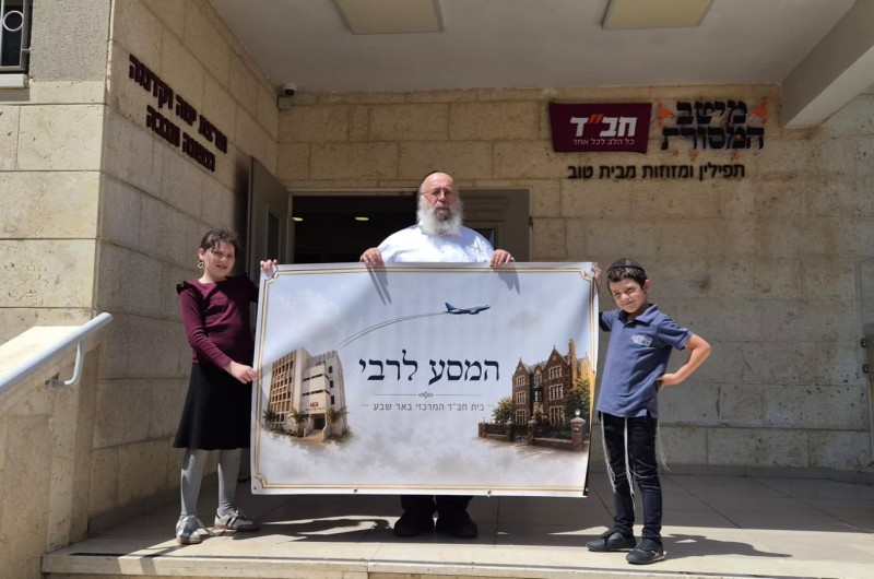 מסע רוחני מבירת הנגב: שליח הרבי לבאר-שבע הרב זלמן גורליק ורעייתו, המריאו הבוקר עם קבוצת 25 שנים מהעיר אל חצרות קודשנו