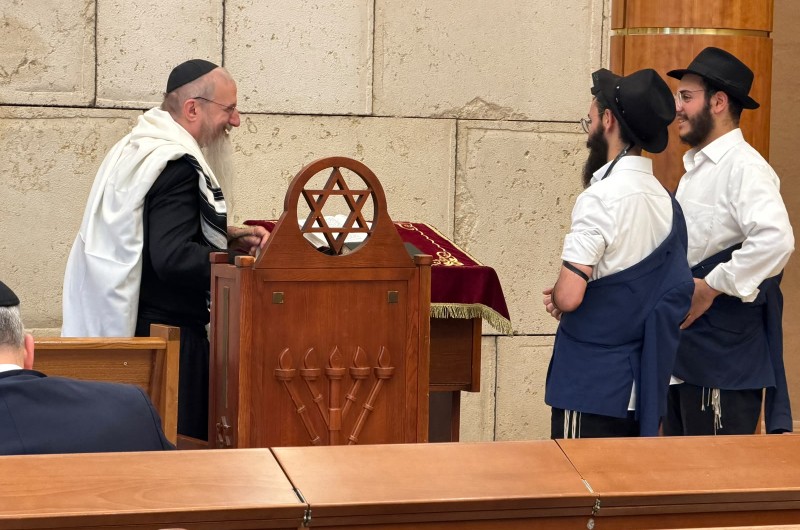 האחים השלוחים מנחם מענדל ואלעזר הילל צדיק, בניו של הרב אריאל צדיק ז