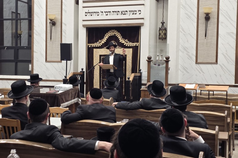 מנכ
