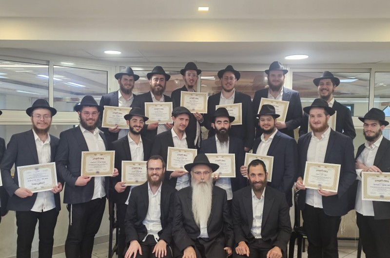 תלמידי 'תומכי תמימים' בקריית אתא סיימו לימוד הלכות שבת