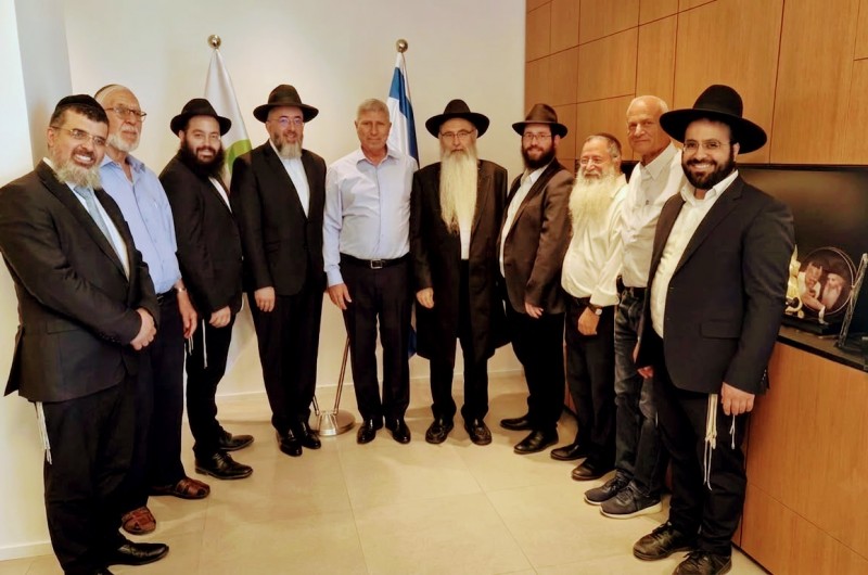 ראש העיר הצדיע: 