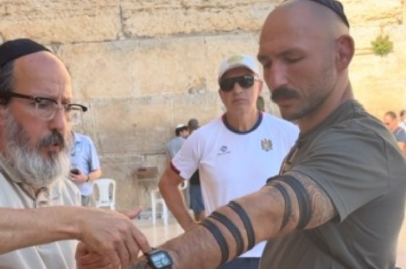 המחיר ששילם לוחם אמריקני שהניח תפילין עם חב