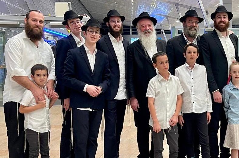 משפחת אלפרוביץ' יוצאת לשליחות לקריבוי דרג באוקראינה