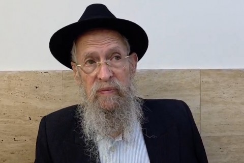 ענוות רבי זכריה החריבה את הבית בשל הימנעות מהכרעה. מנהיג נדרש לנחישות ואחריות להצלת העם ללא חשש משיקולים חיצוניים, כפי שפעל באופן מובהק הרבי. שיעור מאת הרב שמעון זוננפלד